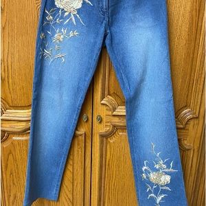 Cache stretch Jean with gold metallic embroidery with bugle bead accents. Size 4